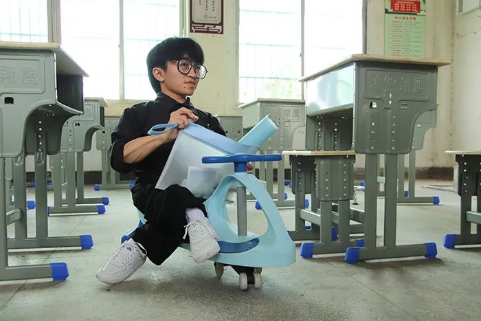 从“扭扭车男孩”到站立人生 三维打印技术点亮生命新希望